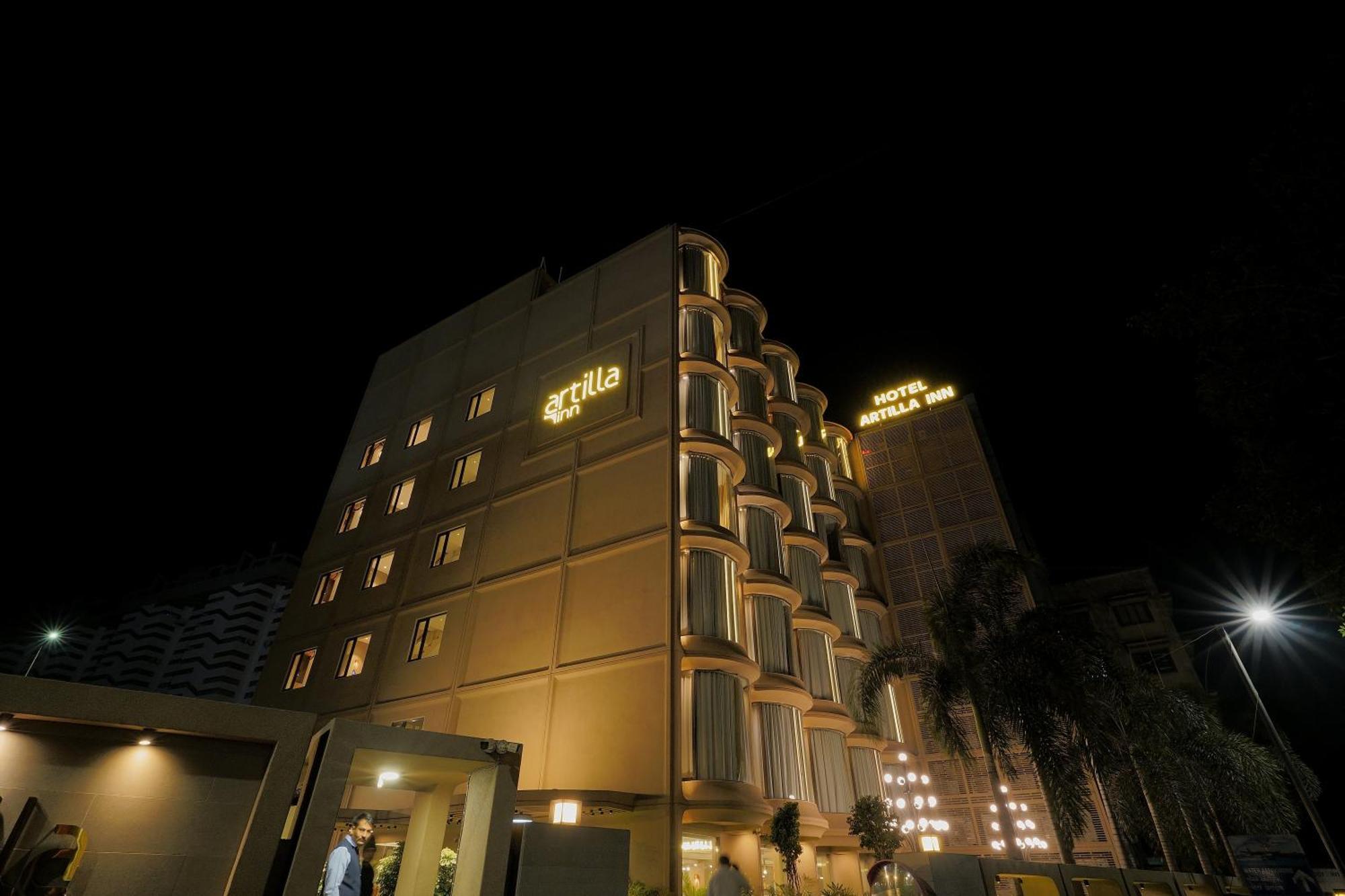 Artilla Inn Ахмедабад Экстерьер фото