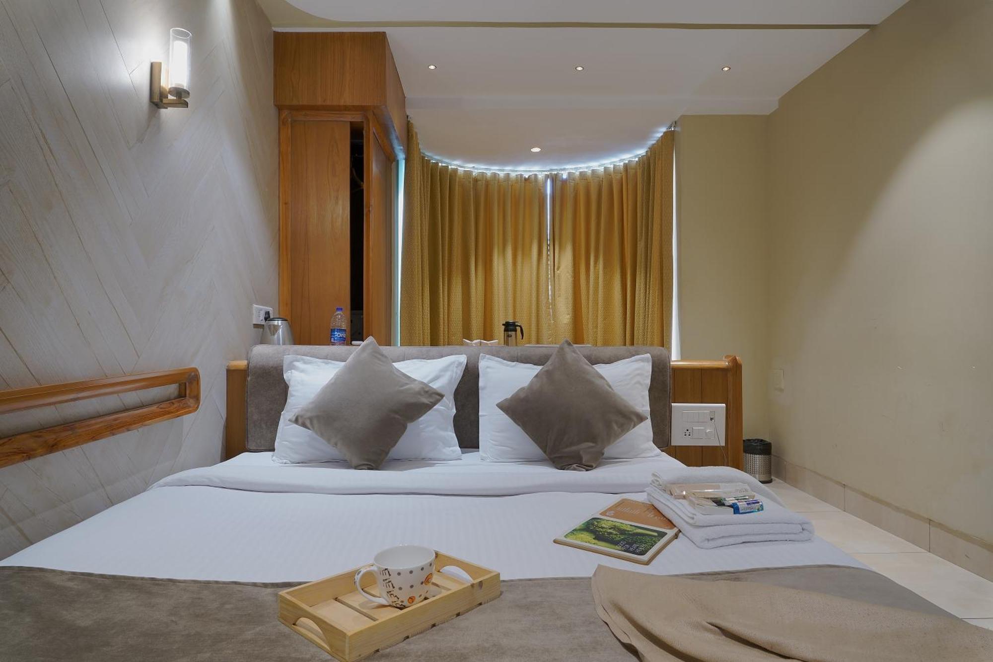 Artilla Inn Ахмедабад Экстерьер фото