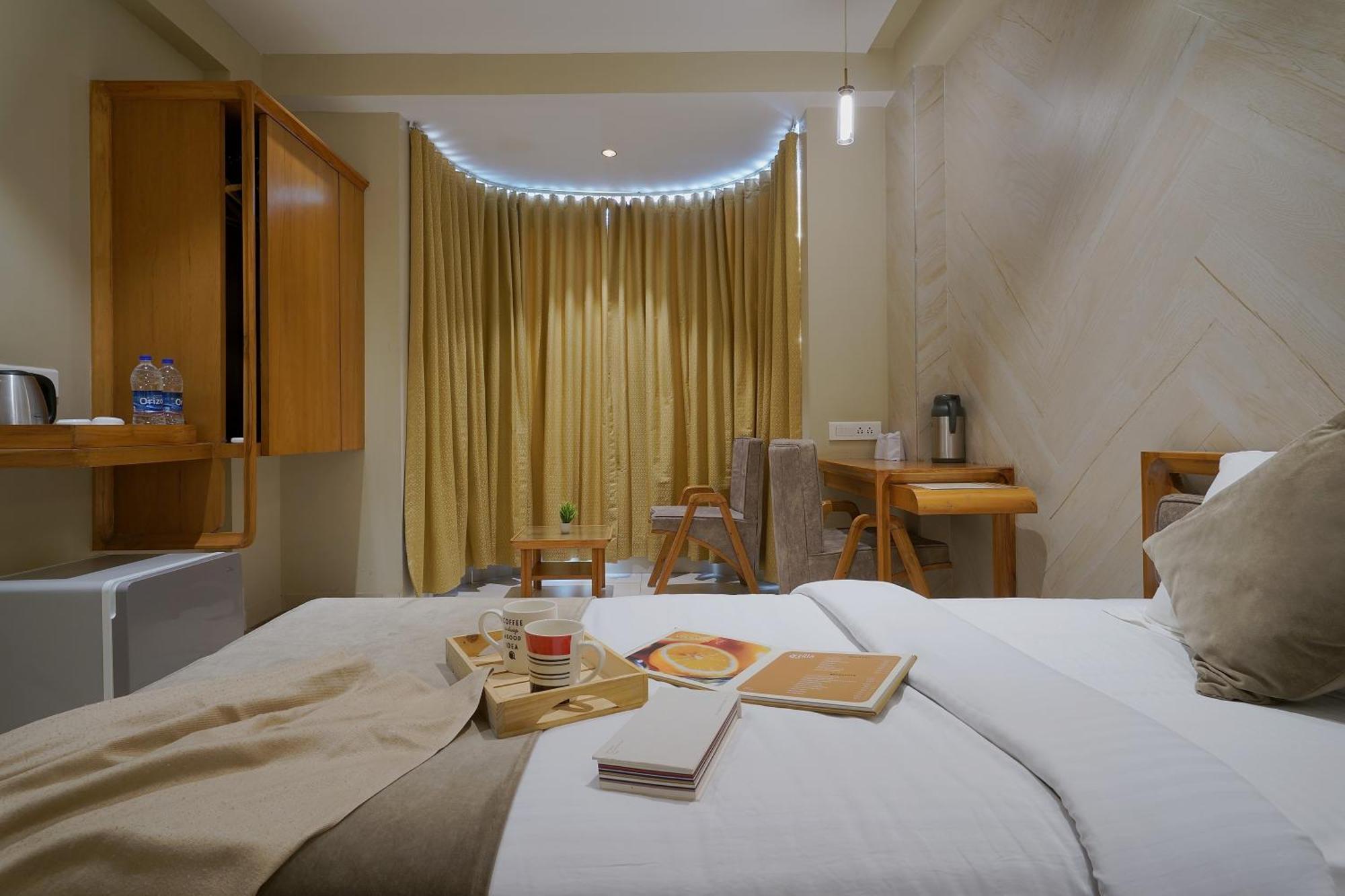 Artilla Inn Ахмедабад Экстерьер фото