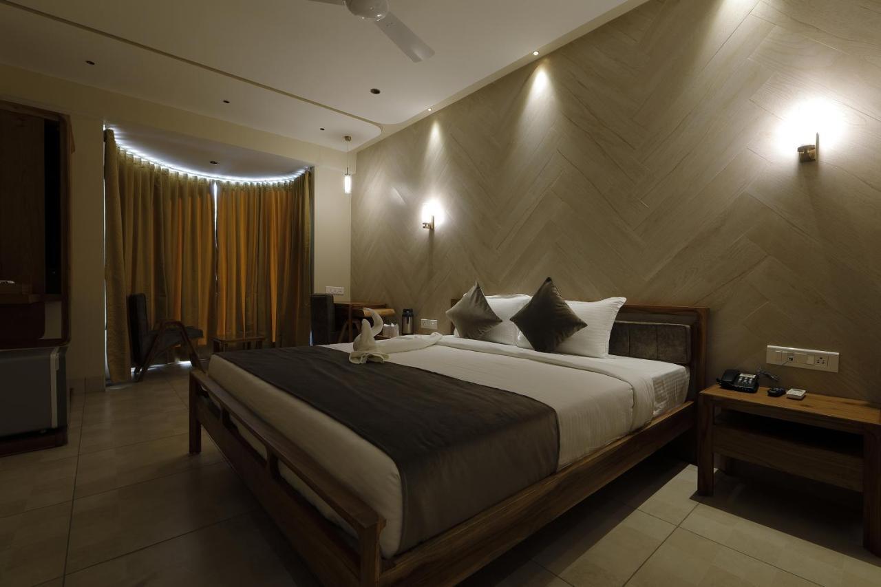 Artilla Inn Ахмедабад Экстерьер фото