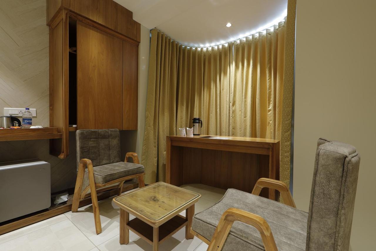 Artilla Inn Ахмедабад Экстерьер фото